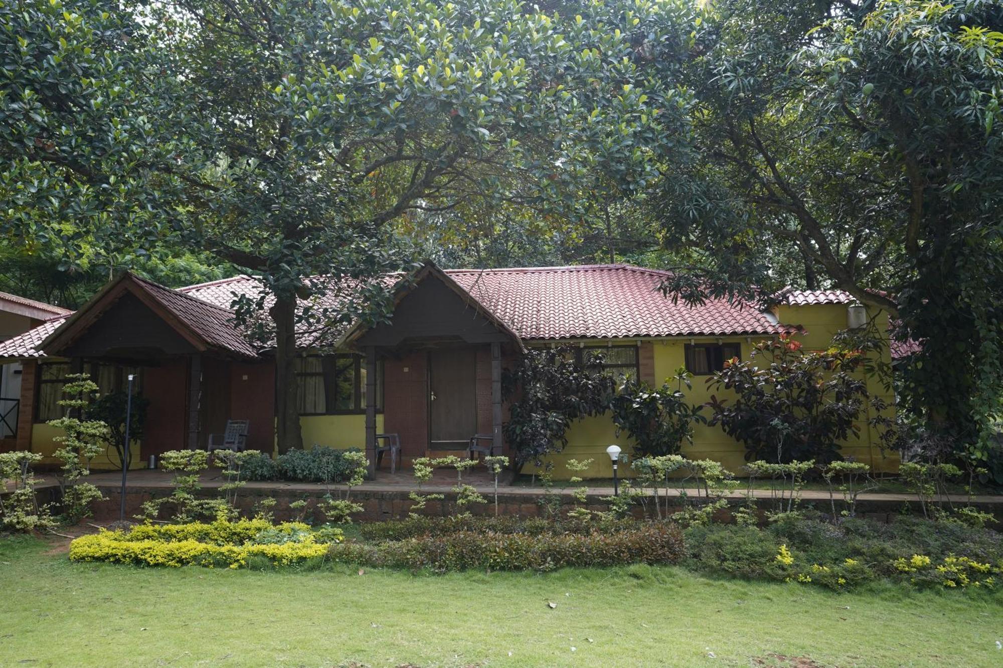 Zeenath Taj Gardens Hotel Yelagiri Exterior photo